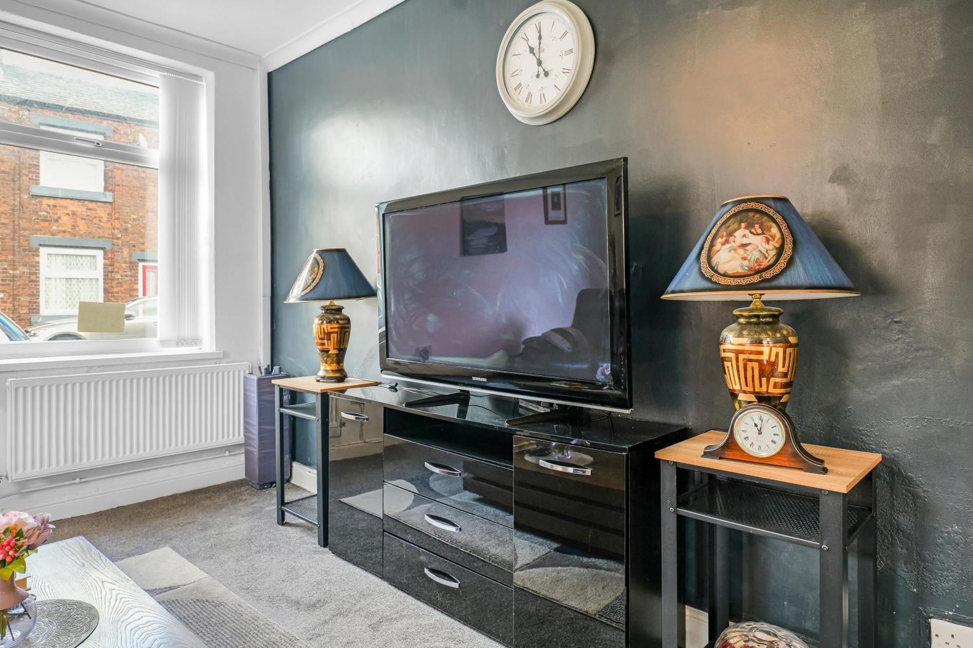 Rochdale 3 Bedroom House 2 Bath With Free Parking Sleeps 7 Extérieur photo
