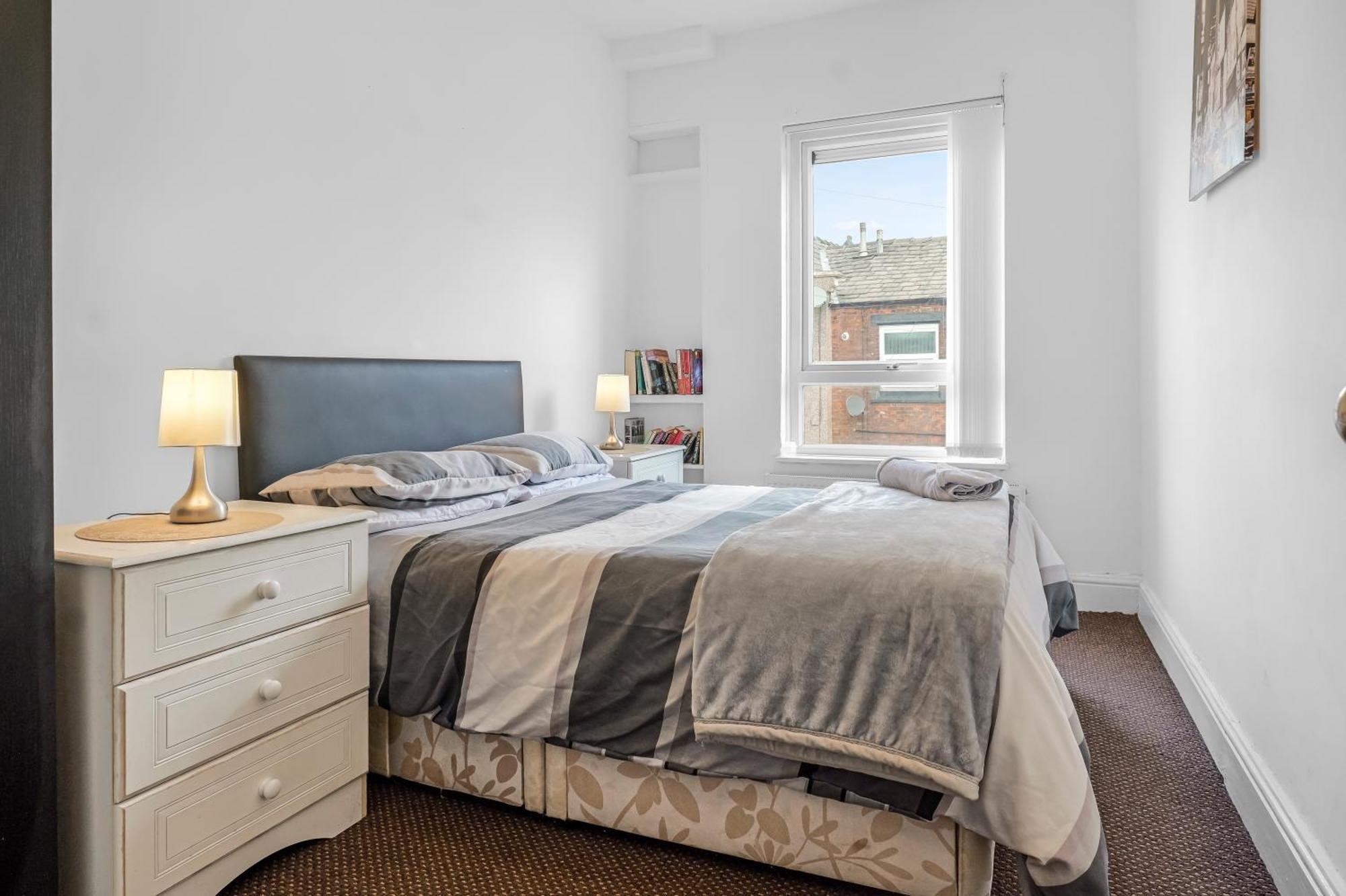 Rochdale 3 Bedroom House 2 Bath With Free Parking Sleeps 7 Extérieur photo