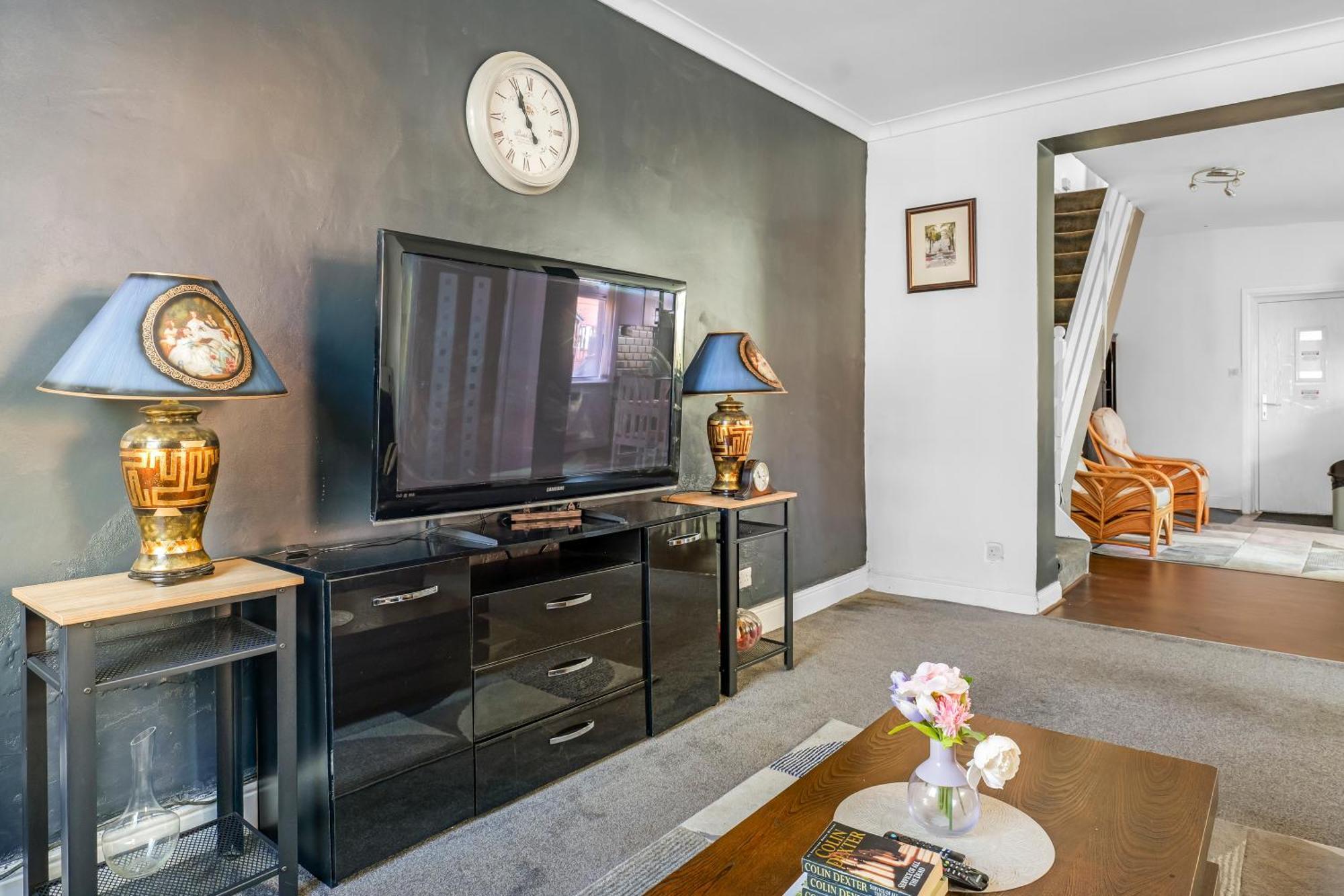 Rochdale 3 Bedroom House 2 Bath With Free Parking Sleeps 7 Extérieur photo