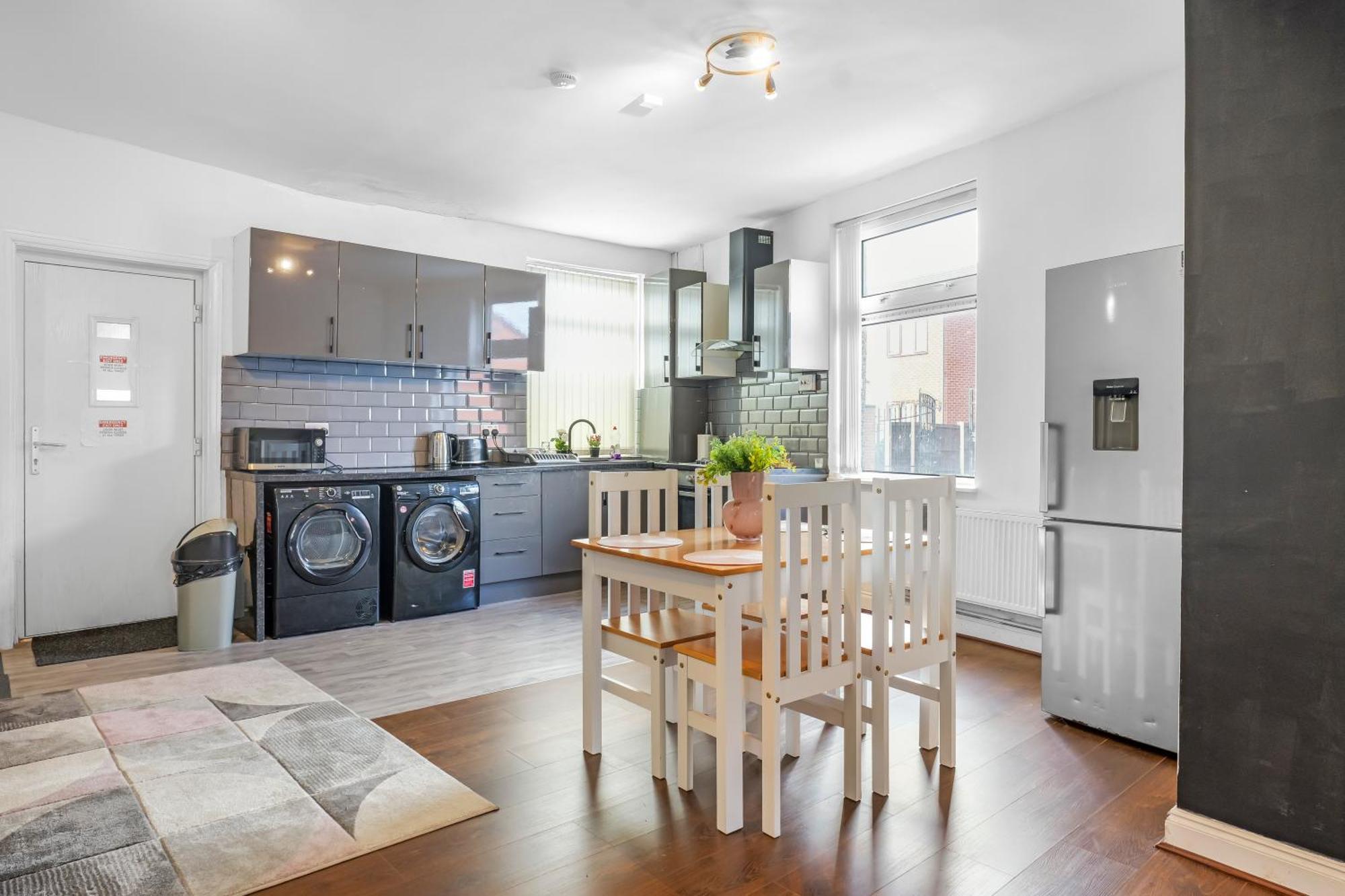 Rochdale 3 Bedroom House 2 Bath With Free Parking Sleeps 7 Extérieur photo