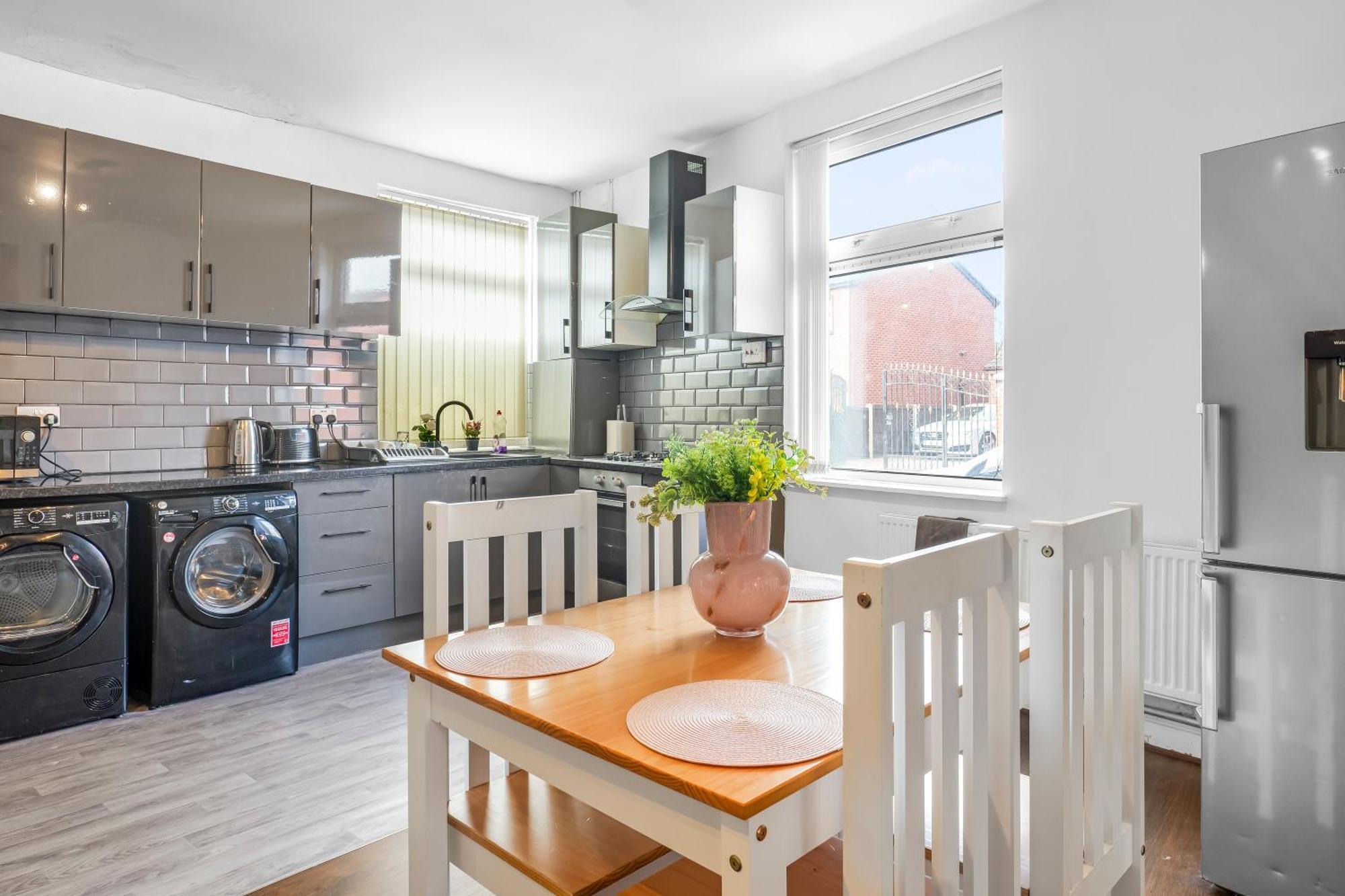 Rochdale 3 Bedroom House 2 Bath With Free Parking Sleeps 7 Extérieur photo