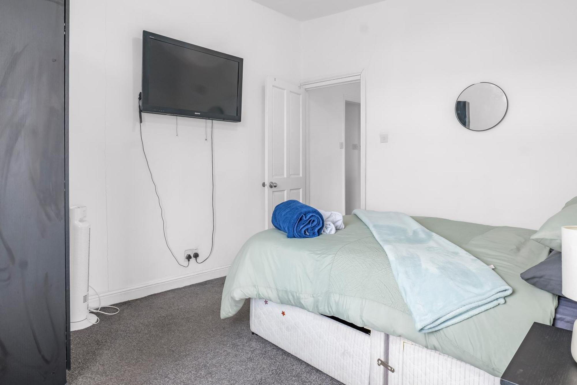 Rochdale 3 Bedroom House 2 Bath With Free Parking Sleeps 7 Extérieur photo